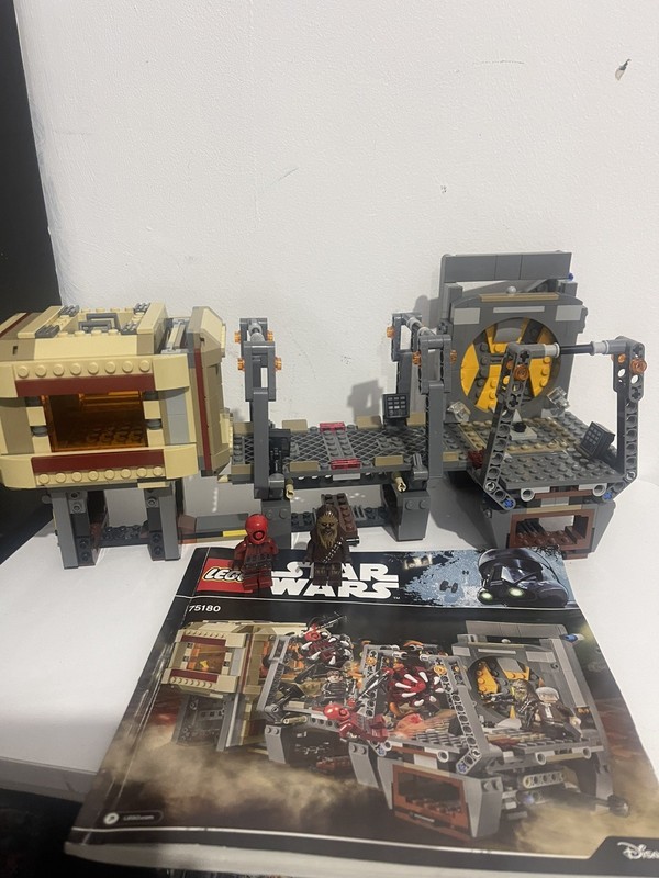 Star Wars Lego 75180: Rathtar Escape With Manual 2 minifigures no box