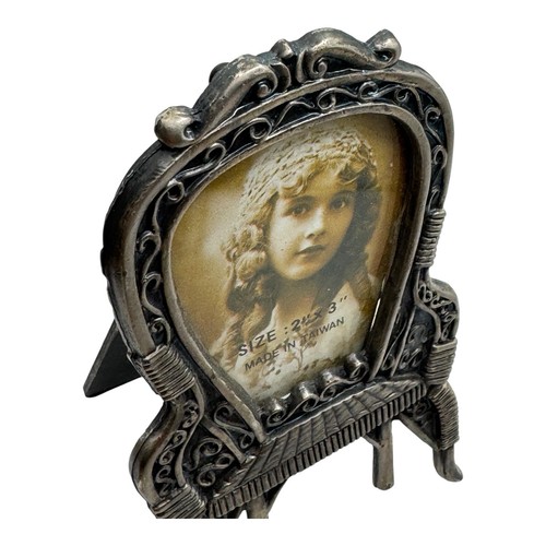Vintage Ornate Mini Photo Frame Sanwa Taiwan 2.5x3 Silver Tone Antique Style - Picture 3 of 8
