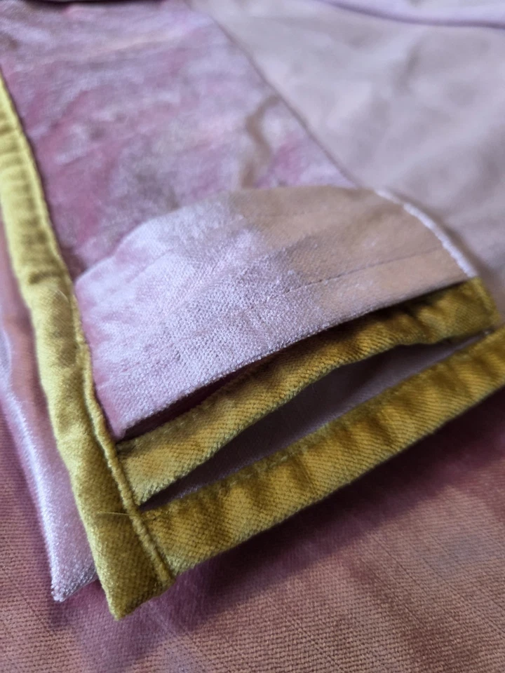 Juego de cortinas de terciopelo piped Anthropologie Adelina color rosa y dorado 96"x50" Foto 4 de 4