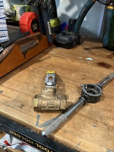 Apollo 1/4 Inch Ball Valve And Die Handle