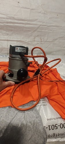 Black & Decker Type 3, 120 Volts Router 7610 (((3/4) - Picture 2 of 13