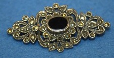 Hermoso broche prendedor ART DECO de plata de ley 925 con ónix y pedrería