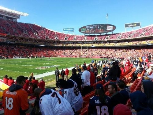 4 LAS VEGAS RAIDERS @ KANSAS CITY CHIEFS TICKETS SEC 106 ROW 6 OCTOBER 19 NOON - Picture 2 of 3