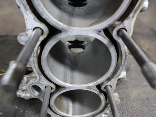 2005 YAMAHA WAVERUNNER 1100 DELUXE VX1100A ENGINE MOTOR CRANKCASE CRANK CASES - Picture 9 of 14