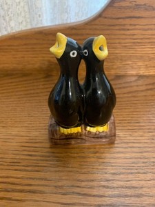 VINTAGE DOUBLE BLACK BIRD  PIE BIRD VENT