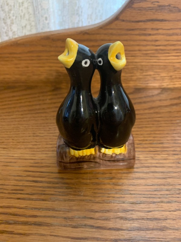VINTAGE DOUBLE BLACK BIRD  PIE BIRD VENT