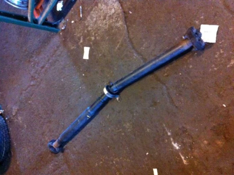 03-08 Jaguar Tipo S Eje de transmisión trasero 6-181 3,0 litros Transmisión automática Foto 2 de 4