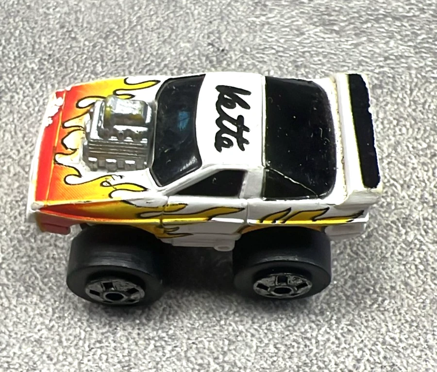 MICRO MACHINES ROAD CHAMP MINI MONSTER WHEELS WHITE/FIRE CHEVY CORVETTE 87 (SC1) - Immagine 3 di 4