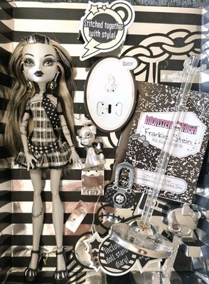 Monster High SDCC Frankie Stein Black & White Comic Con