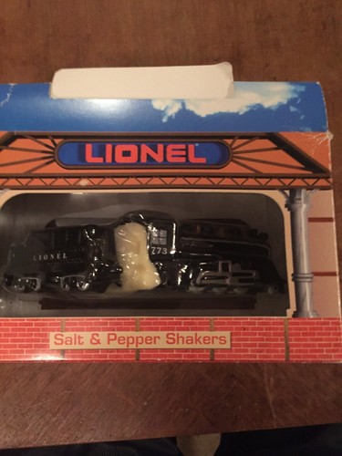 LIONEL- TRAIN SALT & PEPPER SHAKERS- NEW- AMERICA'S FAVORITE- IN BOX - Picture 4 of 5