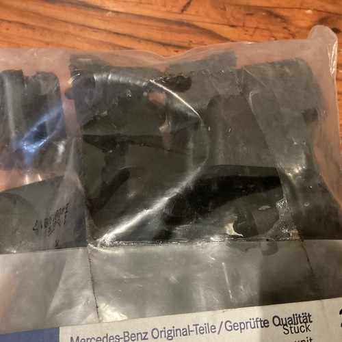 Mercedes-Benz , Part No: A 0008111340 9051 pack of 25 - Picture 3 of 3