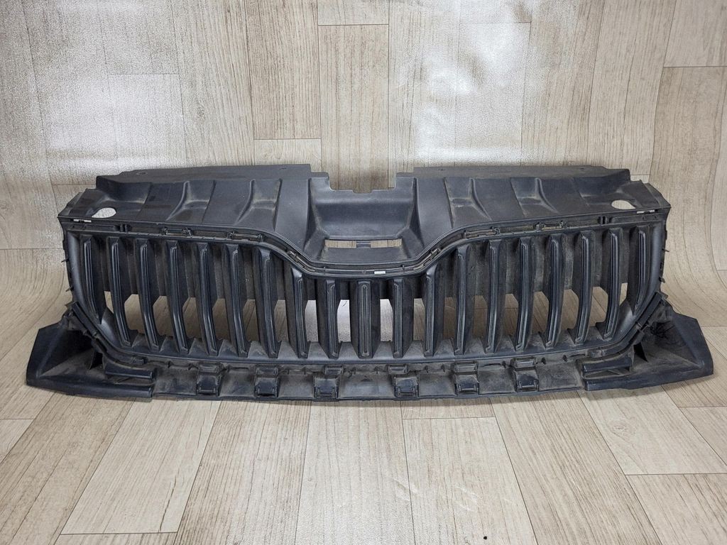Oberes Gitter vorne