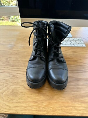 Steve Madden Boots in Schwarz mit Profilsohle, Größe 39