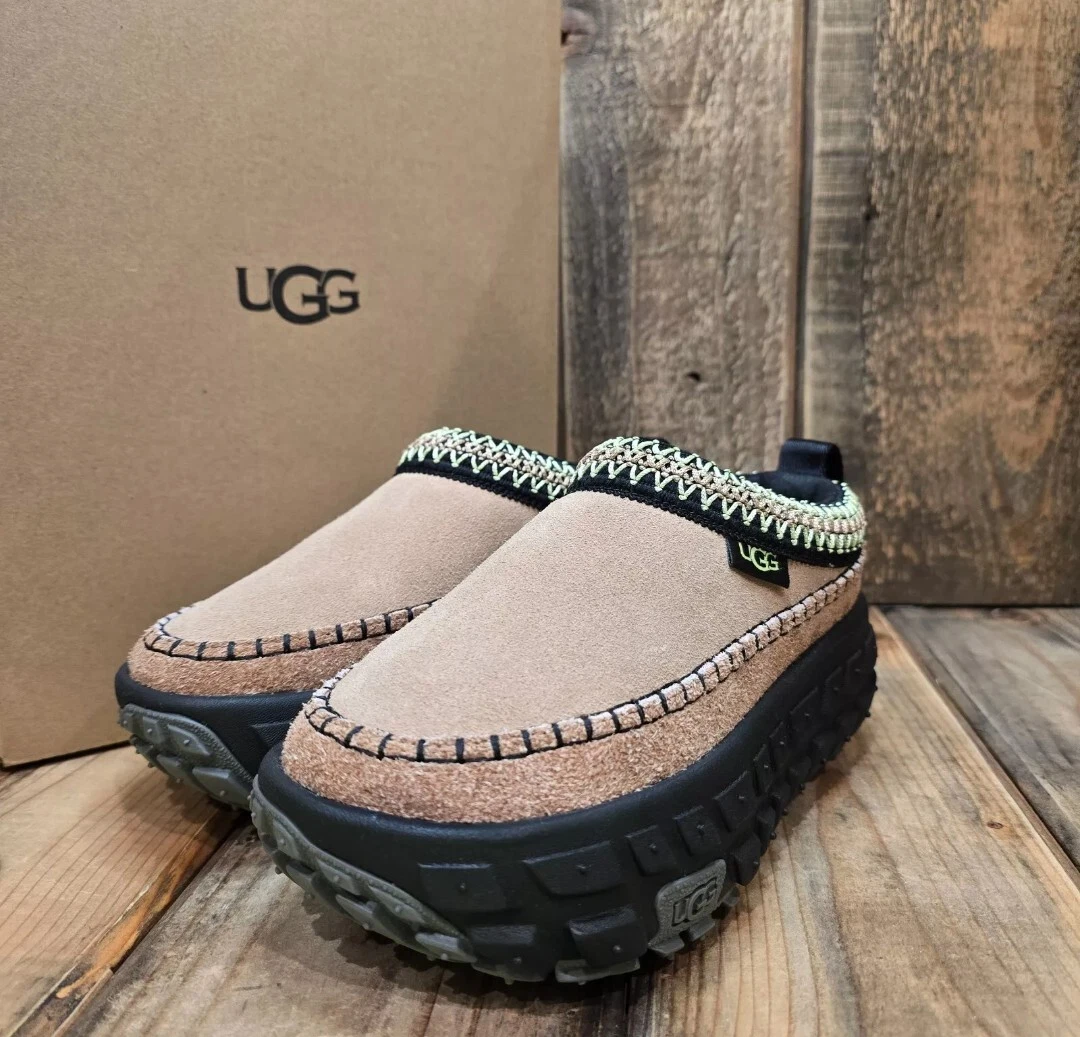 UGG VENTURE DAZE SAND / BLACK ALL GENDER SHOE MEN US 3/ WOMEN US 4 CLOGS SLIDES
