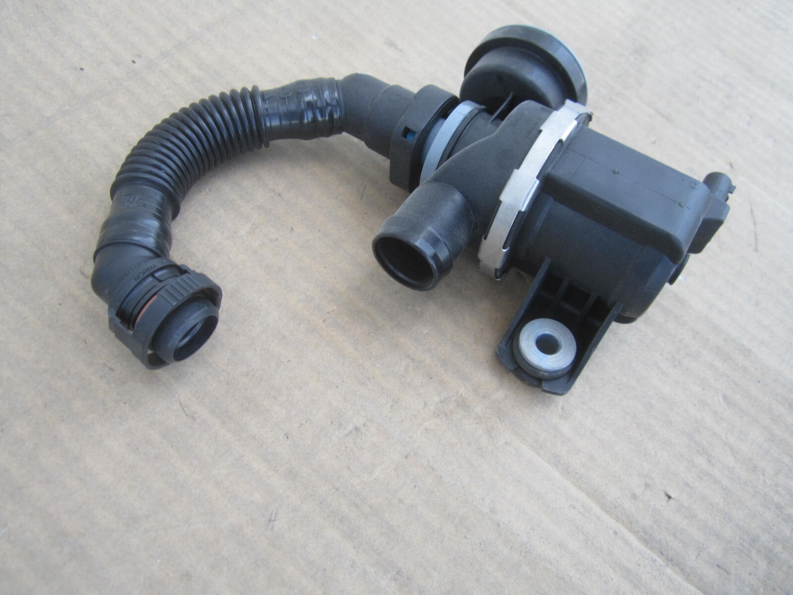 os30469 BMW i8 2014 2015 2016 2017 2018 2019 CHARCOAL CANISTER FILTER VENT VALVE