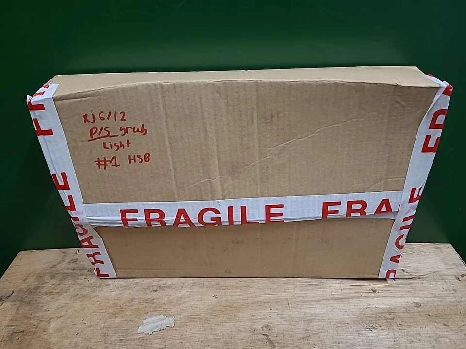 Jaguar XJ6 XJ12 reposabrazos lado pasajero bronceado nuevo stock antiguo Foto 4 de 4