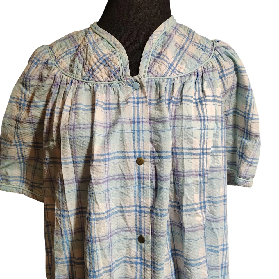 Bata Secret Treasures abuela a cuadros botones bolsillos delanteros salón mediana blanca Foto 2 de 4