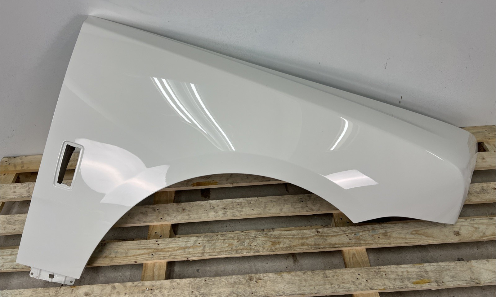 ROLLS ROYCE CULLINAN FENDER RIGHT PASSENGER 2019-2026 WHITE OEM
