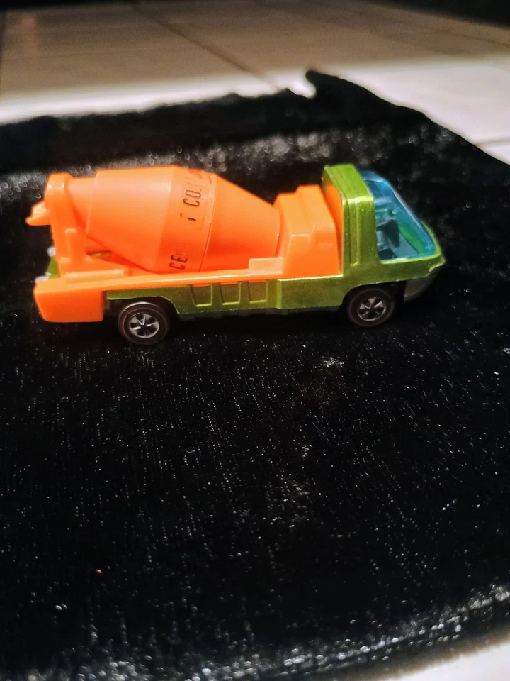 1969 Hot Wheels Redline "Heavyweights Cement Mixer" Light Green - Image 2 of 4
