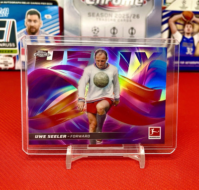 Topps Chrome Bundesliga 25/26 - Uwe Seeler Helix Casehit SSP HSV Legend 