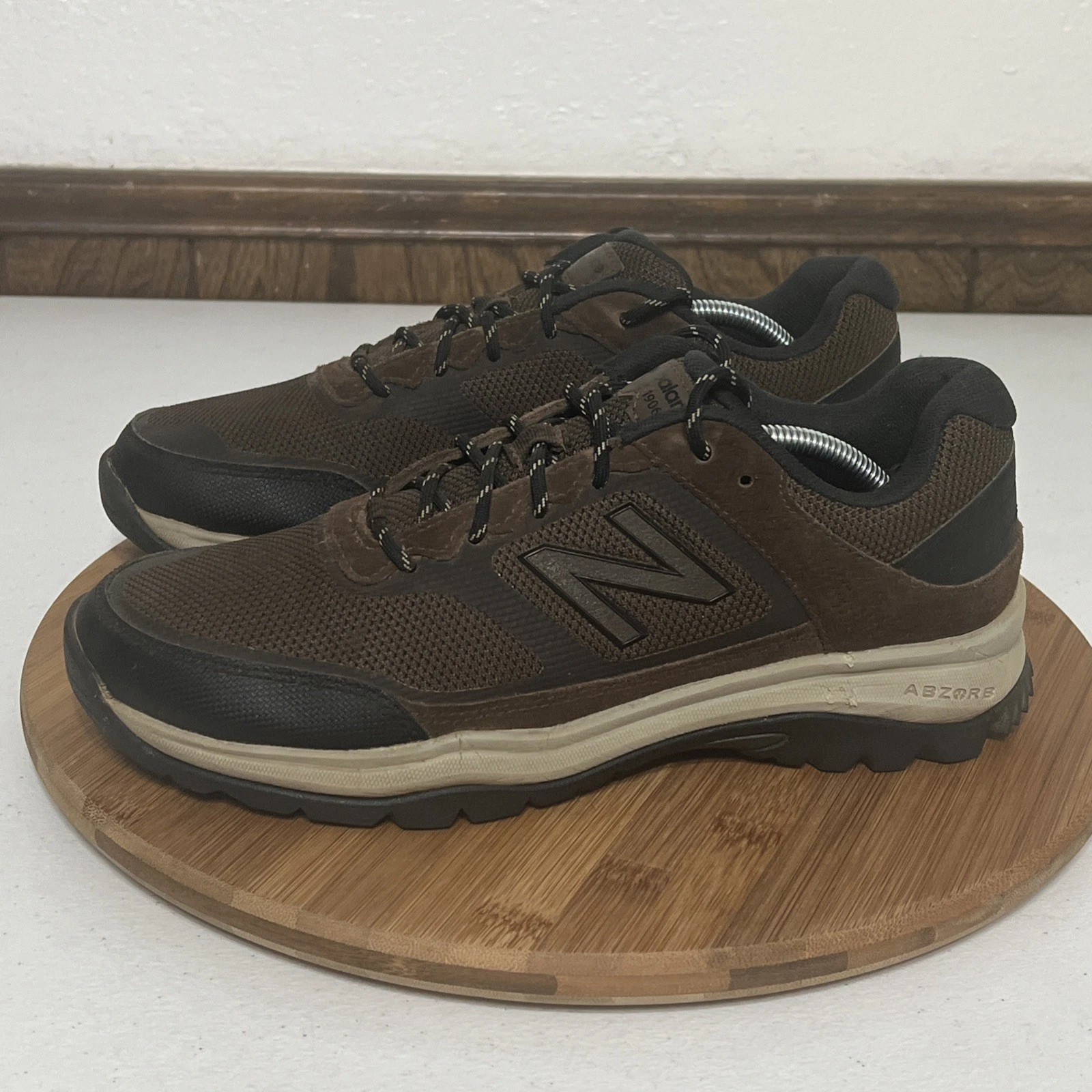 New Balance 669 V2 Brown Suede Trail Shoes Sneaker 8 D Men MW669CB Abzorb