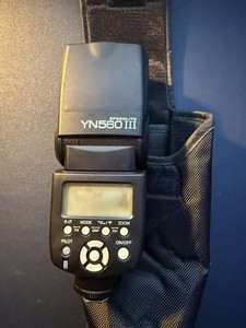 Camera Flash for DSLR YN560III Speedlite YONGNUO w/ Carry Case Tested Working 