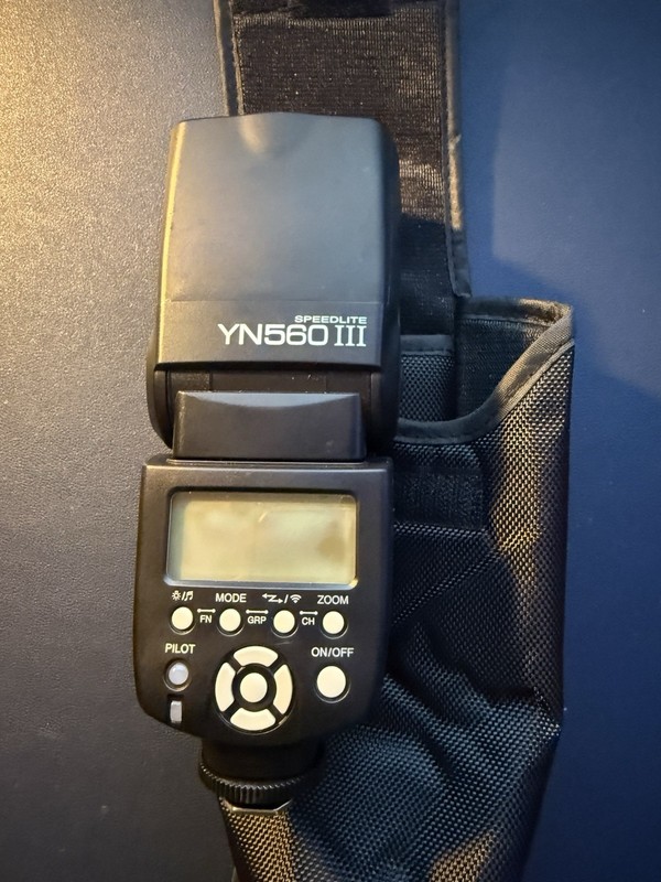 Camera Flash for DSLR YN560III Speedlite YONGNUO w/ Carry Case Tested Working 