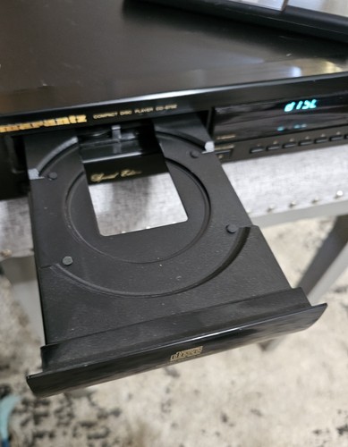Marantz CD-67SE Special Edition CD Player. Powers on, remote. For Parts / Repair - Picture 10 of 13