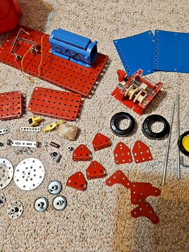 1970's GABRIEL ERECTOR SET Parts w/ RED CASE w/ Instructions ~ VINTAGE - Picture 6 of 24