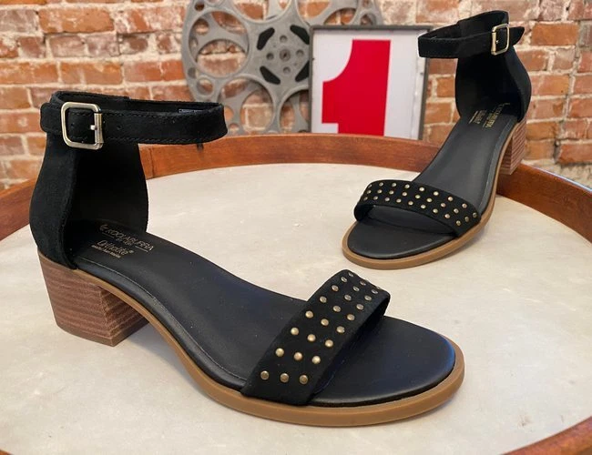 Sandali Bellen Koolaburra by Ugg neri in pelle con borchie cinturino alla caviglia nuovi