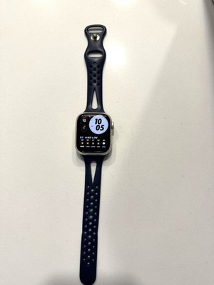 Apple iWatch Nike Series 7 41mm Aluminum Case Works Great