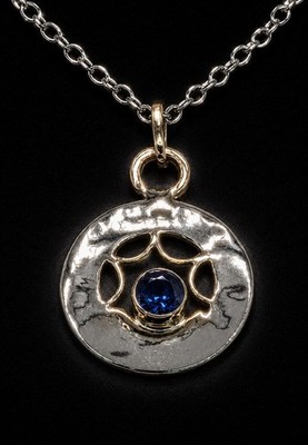 Auge der Medusa - Saphir Anhänger Sterlingsilber & 10K Gold Lab Blue Handarbeit 