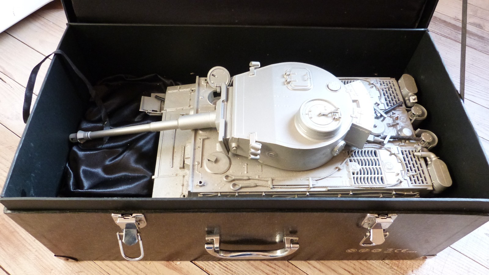 Char Tigre I 1/16 métal Matotoys pour simulations historiques en plein air