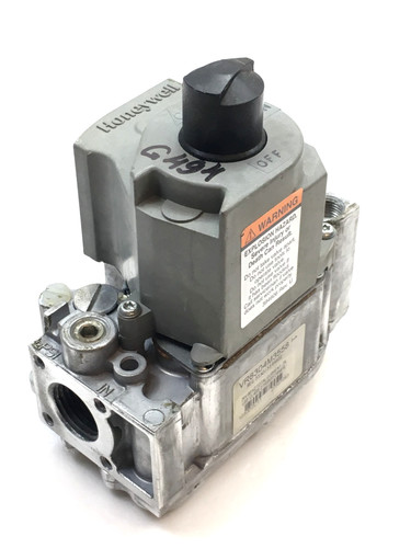 Honeywell VR8304M3558 Furnace Natural Gas Valve 24V in 1/2" out 3/4" used #G494