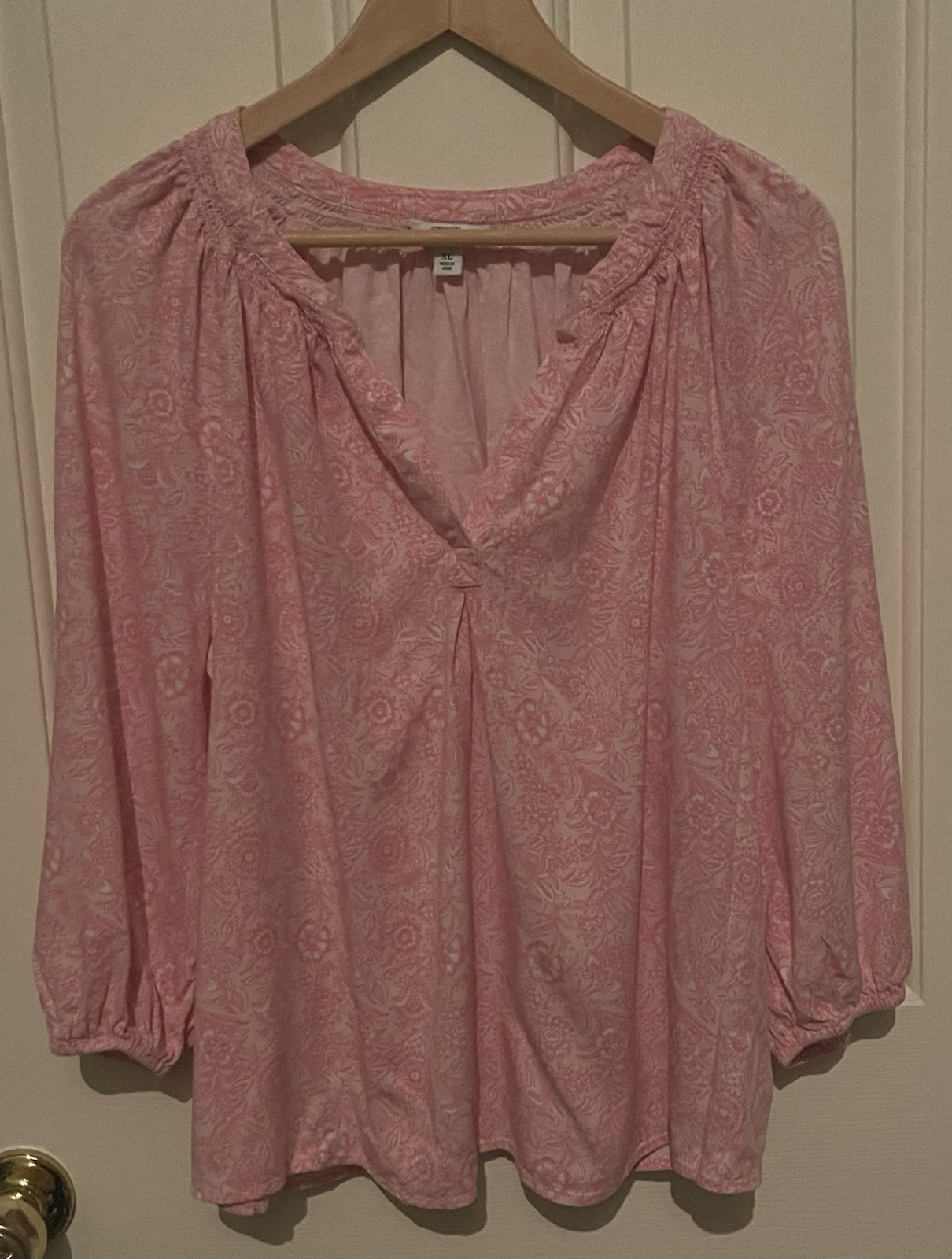 Woman’s Crown And Ivy Top- Size XL