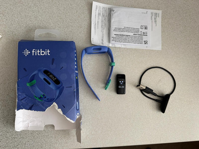 Google Fitbit Ace 3 Kinder Aktivitätstracker Blau Originalverpackt Ladegerät (REF M410)