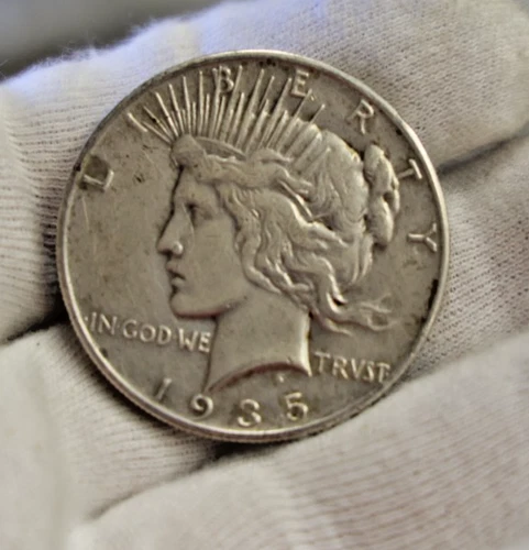 1935 US Peace Silver Dollar $1 XF (Cleaned)