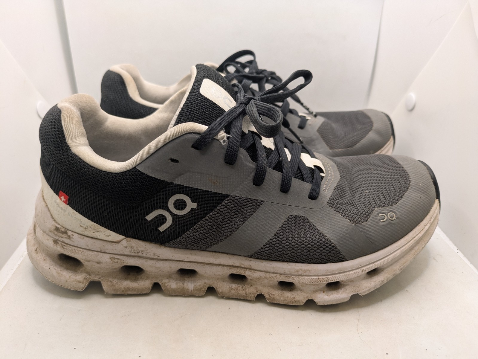 Size 7 - On Cloudrunner Eclipse/Black - image 7