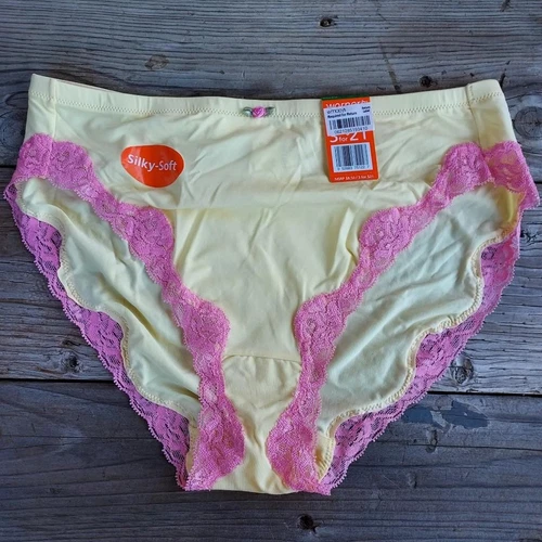 Warner's Sz Large 5168 Vintage Be Flirty Yellow Hi Cut Silky Soft Brief