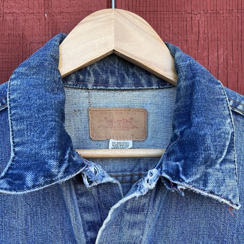 VTG 70s Distressed Levi's Denim Jean Jacket Two Pockets w/ Original Repairs - Picture 3 of 14