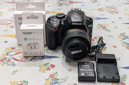 Nikon D3400 DSLR Camera w/AF-S Nikkor 35mm Lens + New Battery & Charger Working!