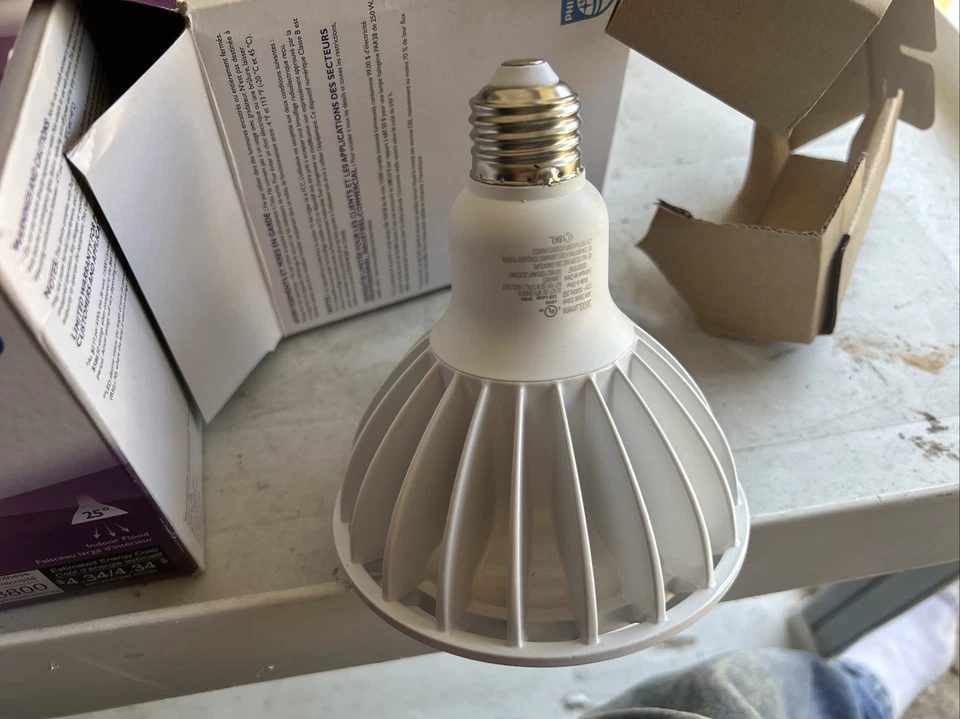Philips 36 watt Par38 LED/DEL Bright White - Image 2 of 4