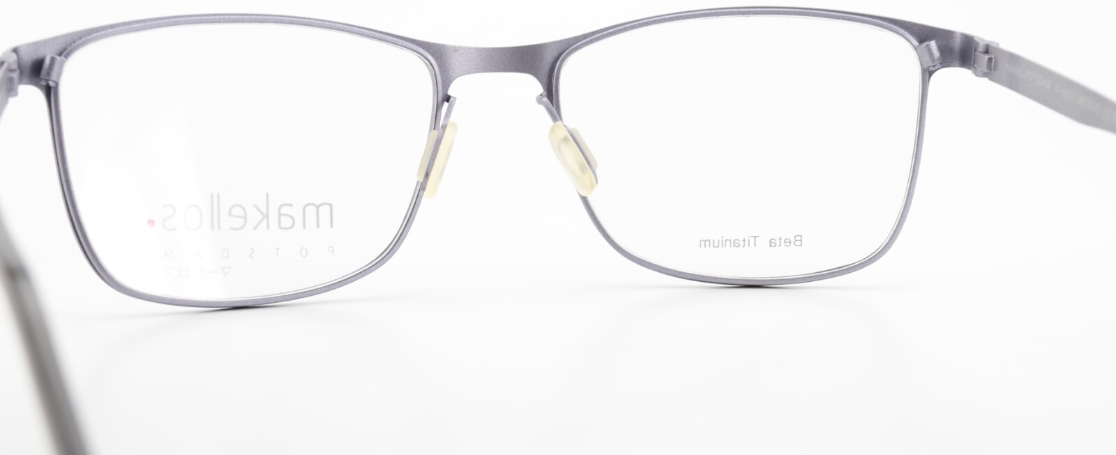 MAKELLOS POTSDAM Brille ME 9045 C3 Ferdinand 52-17 136 Beta Titanium Red Dot