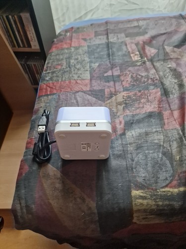 Conrad USB Hub 2.0 mit beleuchteter Digitaluhr mit Farbwechsel, mit vier USB 2.0 - Bild 3 von 5
