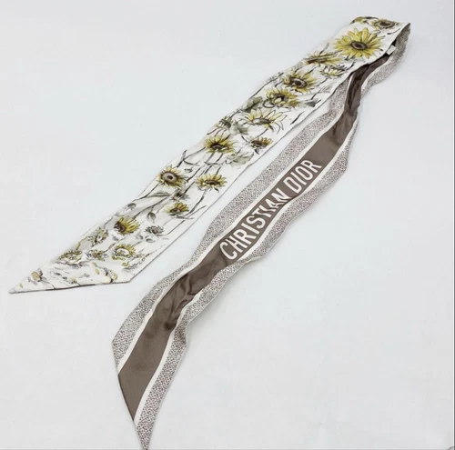 Authentique foulard beige motif logo fleur Christian Dior 100 x 6 cm fabriqué en Italie
