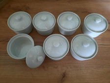 7 mini cocottes , ramequins avec couvercle coloris blanc H 8 x D 5,5 cm env neuf