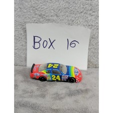 Action Jeff Gordon 24 DuPont Rainbow 1999 Chevrolet Monte Carlo 1:64 Diecast Car