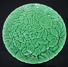 Ancien plat rond Majolique faïence verte SARREGUEMINES France fruits vintage XXe