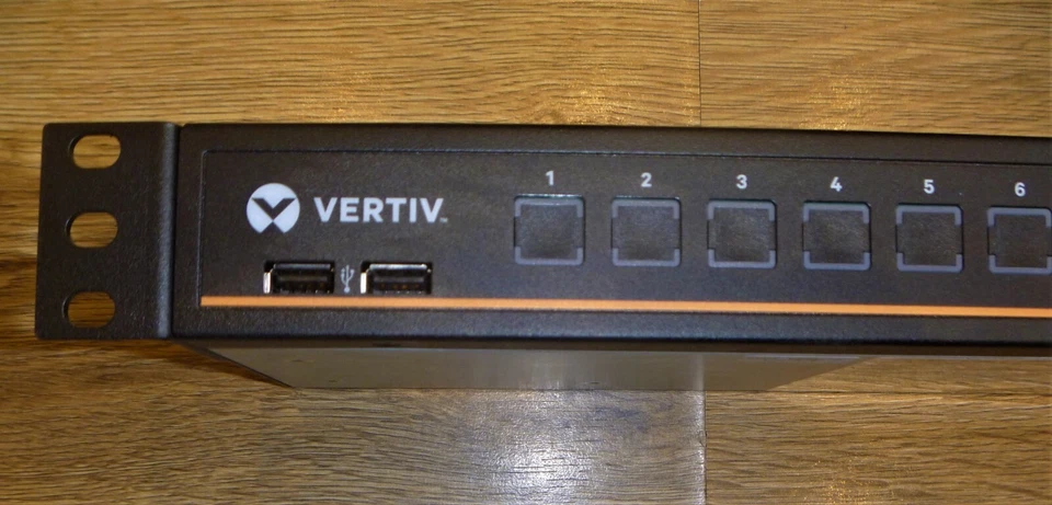 AVOCENT AV 116-400 Analog KVM Switchbox 16 Computers 1 Local Users 2048 x 1536 - Image 3 of 4