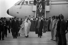 Prince Fahd at summit of Opep 1975 Sheikh Zayed bin Sultan al-Nahyan OLD PHOTO 3